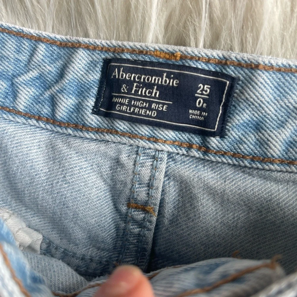Abercrombie & Fitch Annie Distressed High Rise Girlfriend Jeans Size 25/0R